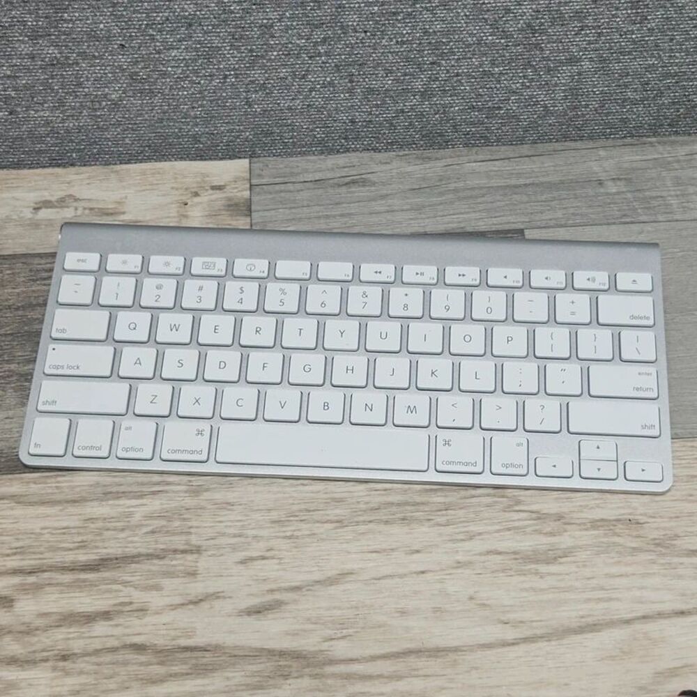 apple wireless keyboard - A1314, works perfectly